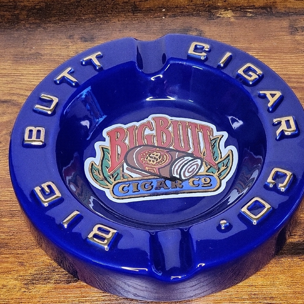 Blue Ashtray - Picture 2 of 13